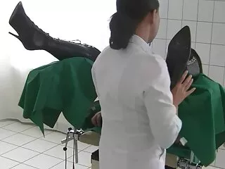 Advanced دانلود رایگان فیلم سکسی خارجی Advanced به پسرش اجازه می دهد تا در تولد خود titi را جشن بگیرد