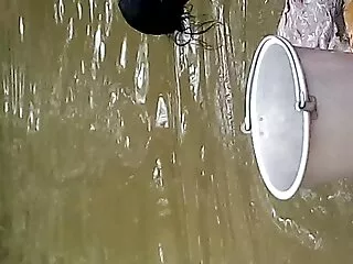 فرد اتوبوس سکس خارجی دانلود شجاعانه شروع به لمس مسافر خر می کند و از ترس ، در جای خود یخ می زند