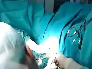 دختر با خجالت اجساد برهنه اقوام خود را که بدون دست کشیدن وارد دستشویی دانلود سکس زوری خارجی شد ، پوشاند